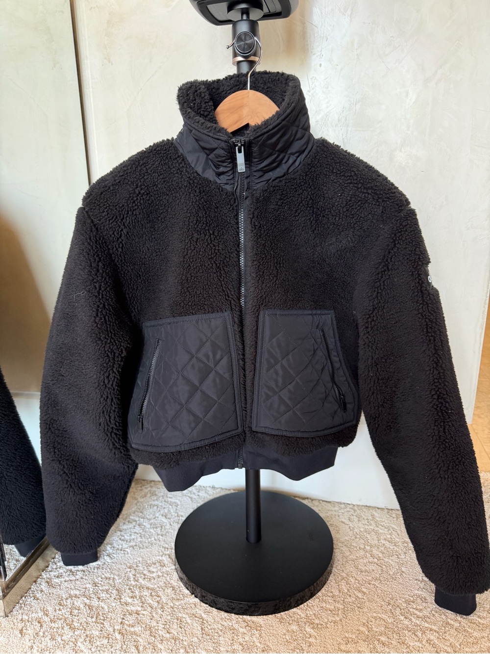 ALO Yoga Black Quilted-Pocket Sherpa Puffer Jacket